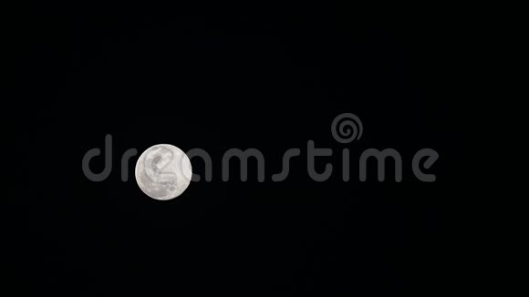 超级月亮划过夜空视频的预览图