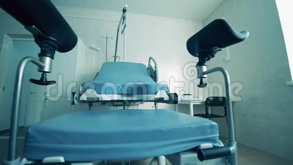 产科病房的分娩椅特写镜头视频的预览图