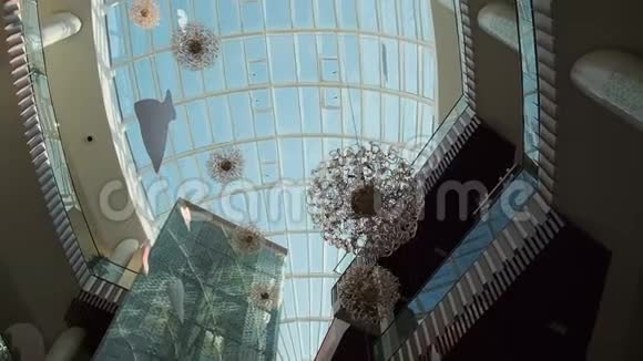 慢全景玻璃穹顶购物中心底景视频的预览图