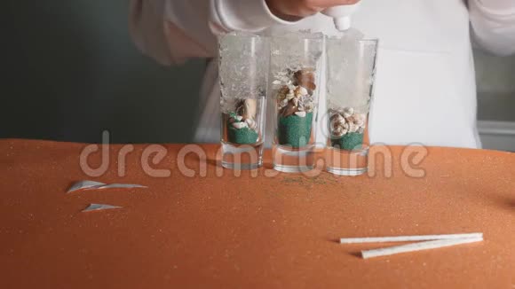 儿童制作海洋凝胶蜡烛视频的预览图