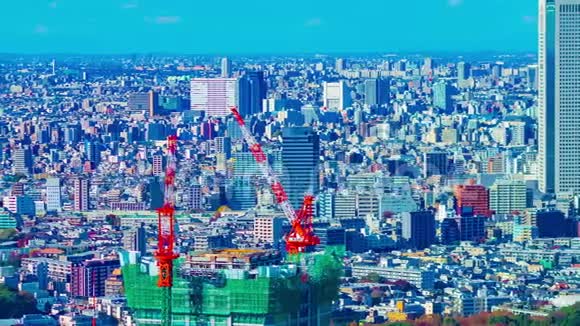 东京高楼顶活动起重机的延时高角度长镜头淘盘视频的预览图