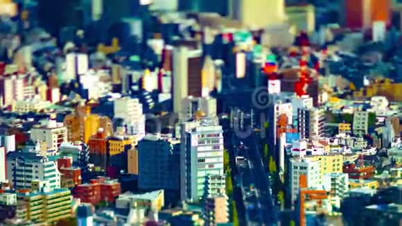 东京都市大角倾斜式翻盘的城市缩影视频的预览图