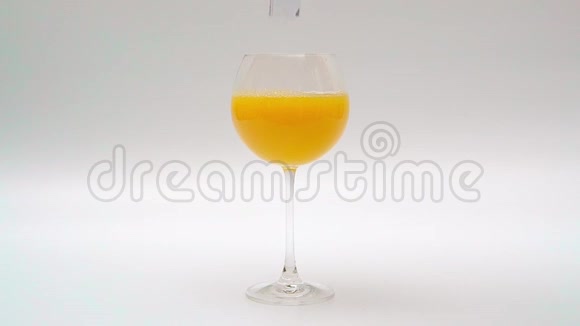 一杯鲜榨橙汁视频的预览图