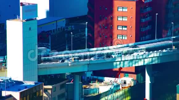 东京市区街道的时间推移高角度长镜头倾斜视频的预览图
