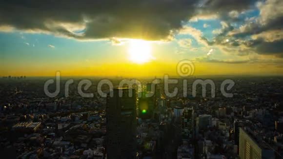 东京全景城市景观的日落时间视频的预览图
