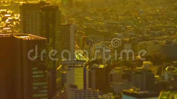 东京大角度倾斜倾斜倾斜的微型城市景观日落时间视频的预览图