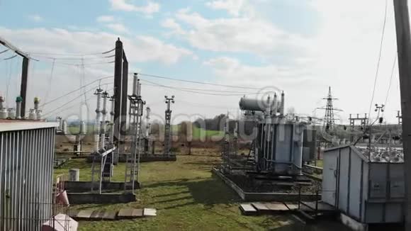 高压电气变电站高压电厂为小镇电力站电力线路视频的预览图