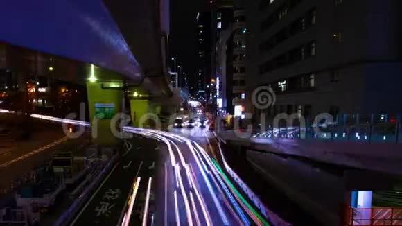 东京涩谷市中心霓虹灯街的一夜时光视频的预览图