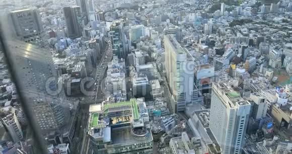 东京高角城市电梯坠落的城市景观视频的预览图