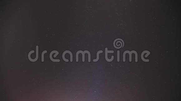 真正的五彩缤纷的夜晚日落天空之星自然星空背景背景背景4K时间流逝视频的预览图