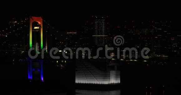 东京市区的一座彩虹桥视频的预览图