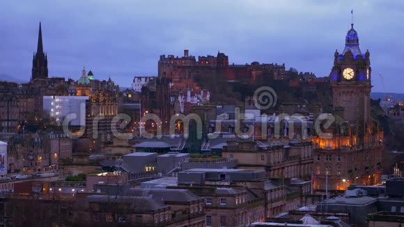 傍晚从卡尔顿山俯瞰爱丁堡的美景视频的预览图