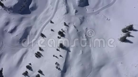 冬天飞越雪山奇妙的瑞士阿尔卑斯山视频的预览图