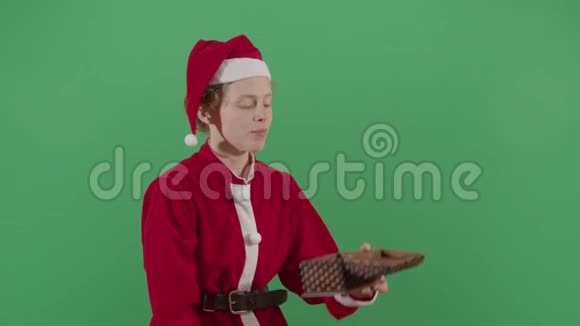 女圣诞老人攒钱视频的预览图