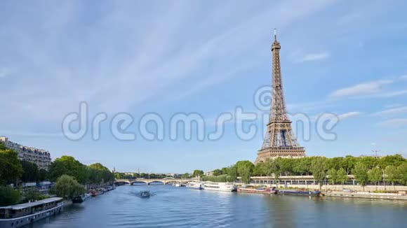 法国阳光明媚的一天埃菲尔铁塔和塞纳河在巴黎视频的预览图