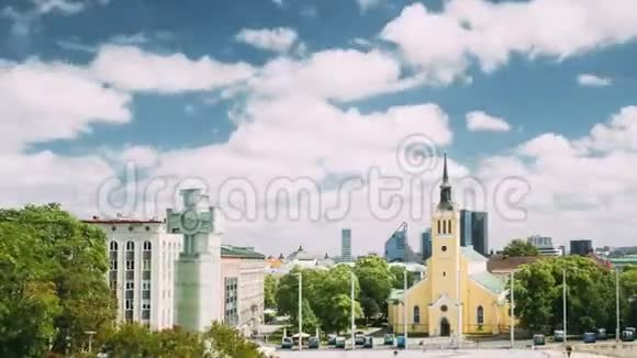 爱沙尼亚塔林圣约翰亚尼基里克教堂在阳光明媚的夏日塔林大路德教区教堂视频的预览图