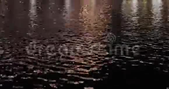 夜泊湖水面视频的预览图