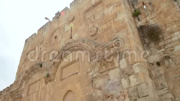 以色列耶路撒冷旧城墙的金门景观视频的预览图