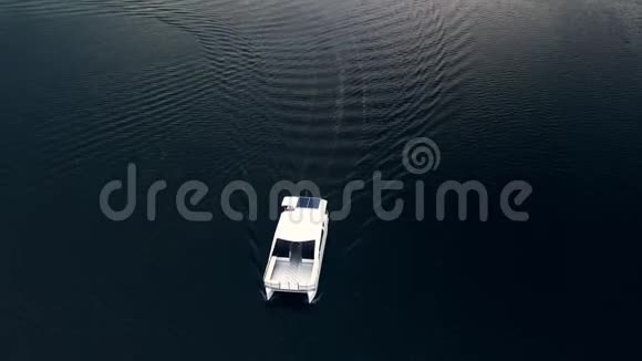 用水上运输摩托艇拍摄美丽的海港视频的预览图