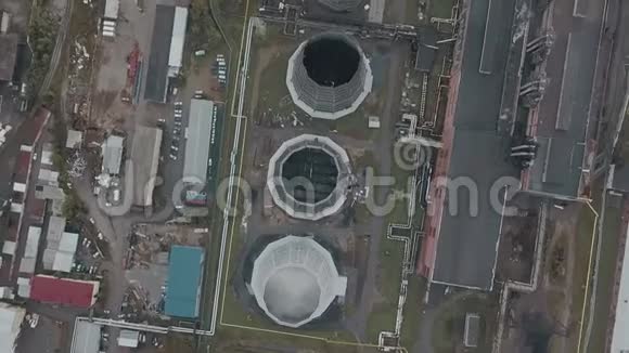 冷却塔的鸟瞰图工业区03视频的预览图