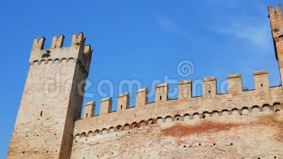 意大利格拉达拉中世纪古堡城墙视频的预览图