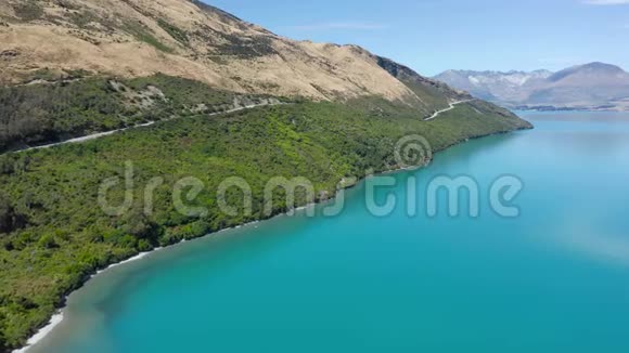 冰川湖瓦卡蒂普著名的风景驾车沿乳蓝色湖泊从皇后镇到冰川视频的预览图
