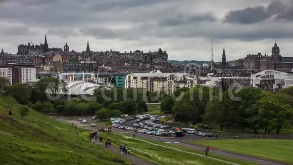 爱丁堡中心街道总景苏格兰首都4K时间推移视频的预览图