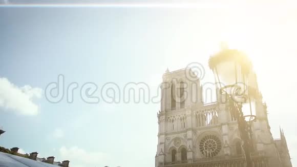位于巴黎巴黎巴黎圣母院大教堂的陶斯曼尼亚大厦视频的预览图