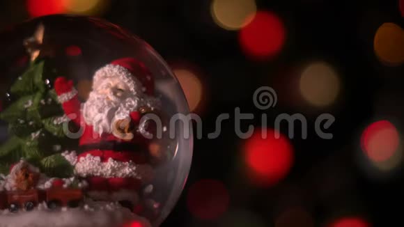 圣诞老人魔法球体圣诞概念视频的预览图