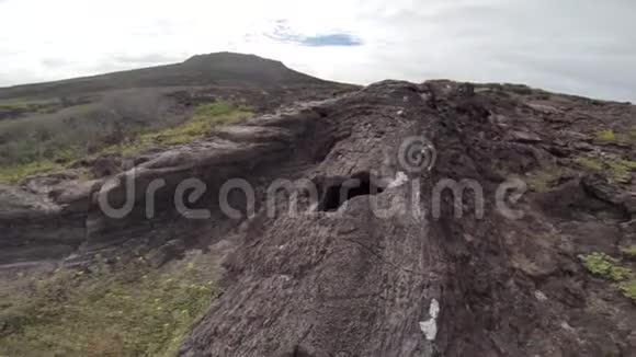 厄瓜多尔加拉帕戈斯国家公园中国哈特岛的熔岩管视频的预览图