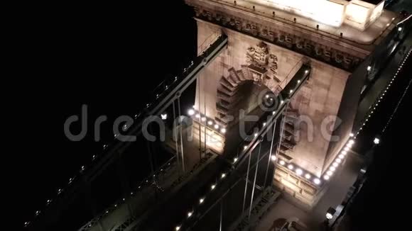匈牙利布达佩斯照明链桥上的匈牙利Crest视频的预览图