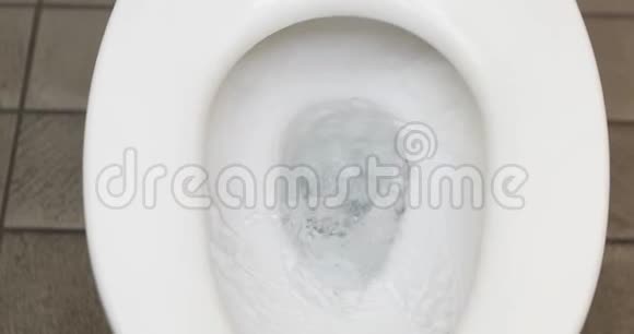 厕所内清水冲洗视频的预览图