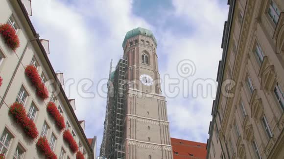 哥特式教堂塔视频的预览图
