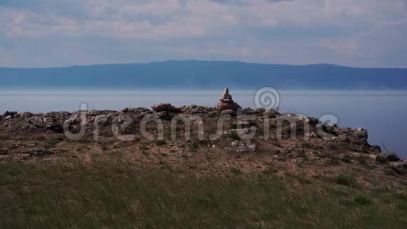 贝加尔湖自然美景俄罗斯的本质暑假奥尔洪岛胡吉尔村沙曼卡岩视频的预览图