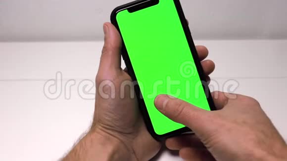 使用带有绿色屏幕的手机视频的预览图
