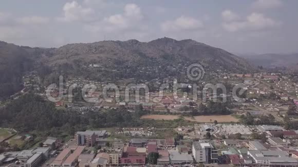 白天可鸟瞰姆巴班尼市中心首都斯瓦蒂尼被称为斯威士兰视频的预览图