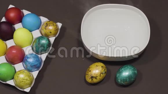 用pysanky应用制作复活节彩蛋简单的装饰技巧视频教程视频的预览图