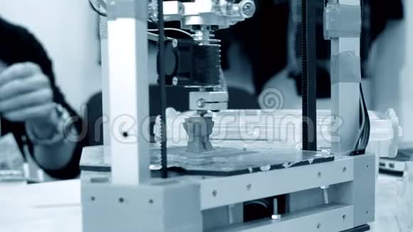 3D打印机工作熔融沉积模型FDM3D型打印机视频的预览图