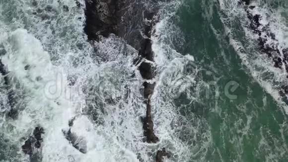 多尼格尔大西洋隐藏岩石的空中视频的预览图