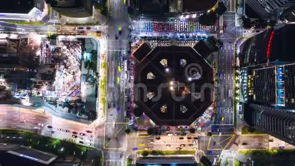 汽车交通运输及在建工程4K超延时市区夜间吊车视频的预览图