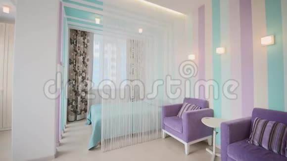 俄罗斯莫斯科2019年12月05日室内房间公寓现代明亮舒适氛围一般清洁家庭装饰视频的预览图