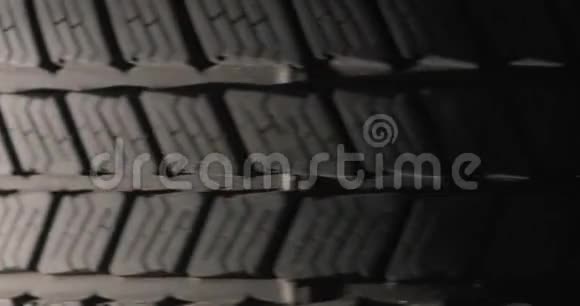 汽车轮胎旋转减速视频的预览图