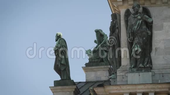 古老的灰泥雕像和圣彼得大教堂穹顶圣以撒大教堂细节视频的预览图