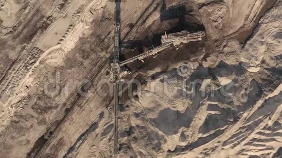 煤矿挖掘钻顶俯视图视频的预览图