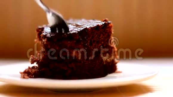 棕色家庭蛋糕视频的预览图
