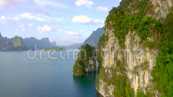 鸡兰湖的岩石视频的预览图