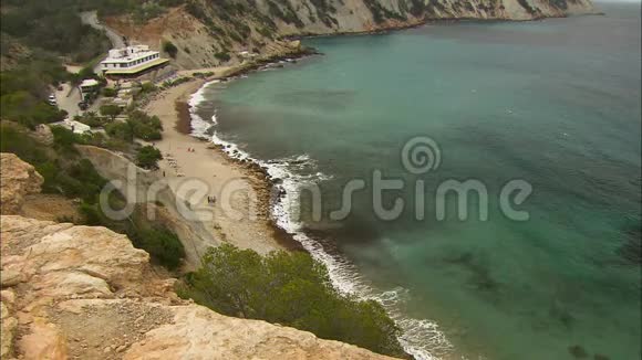 西班牙伊比萨岛偏远海滩度假胜地视频的预览图