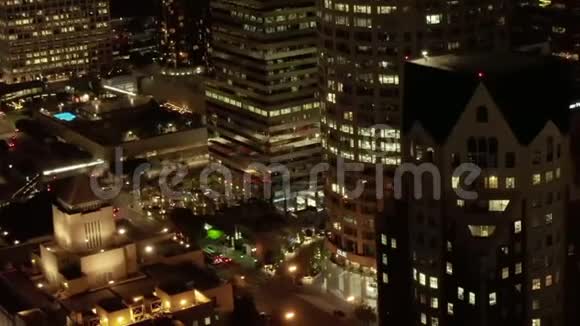 洛杉矶市中心加州夜晚城市灯火辉煌视频的预览图