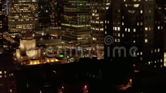 洛杉矶市中心加州夜晚城市灯火辉煌视频的预览图