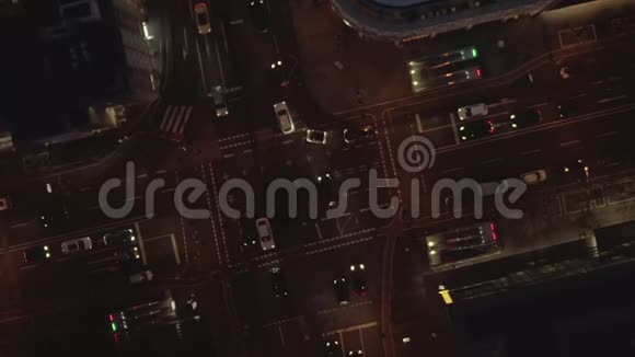 机场夜间飞往德国科隆大交叉口视频的预览图